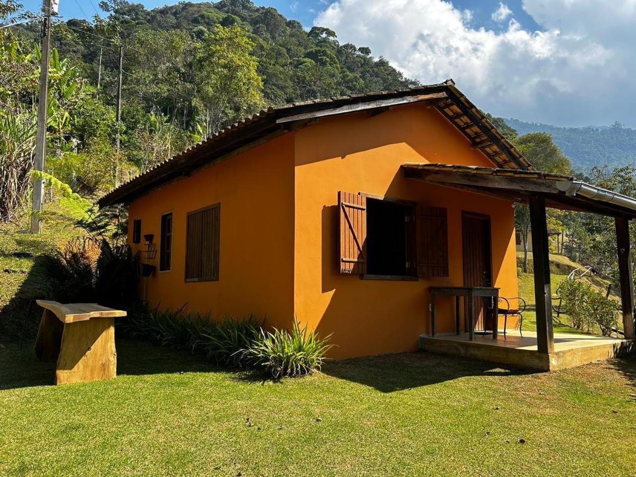 Vale Quaresmeiras * Pedra Menina