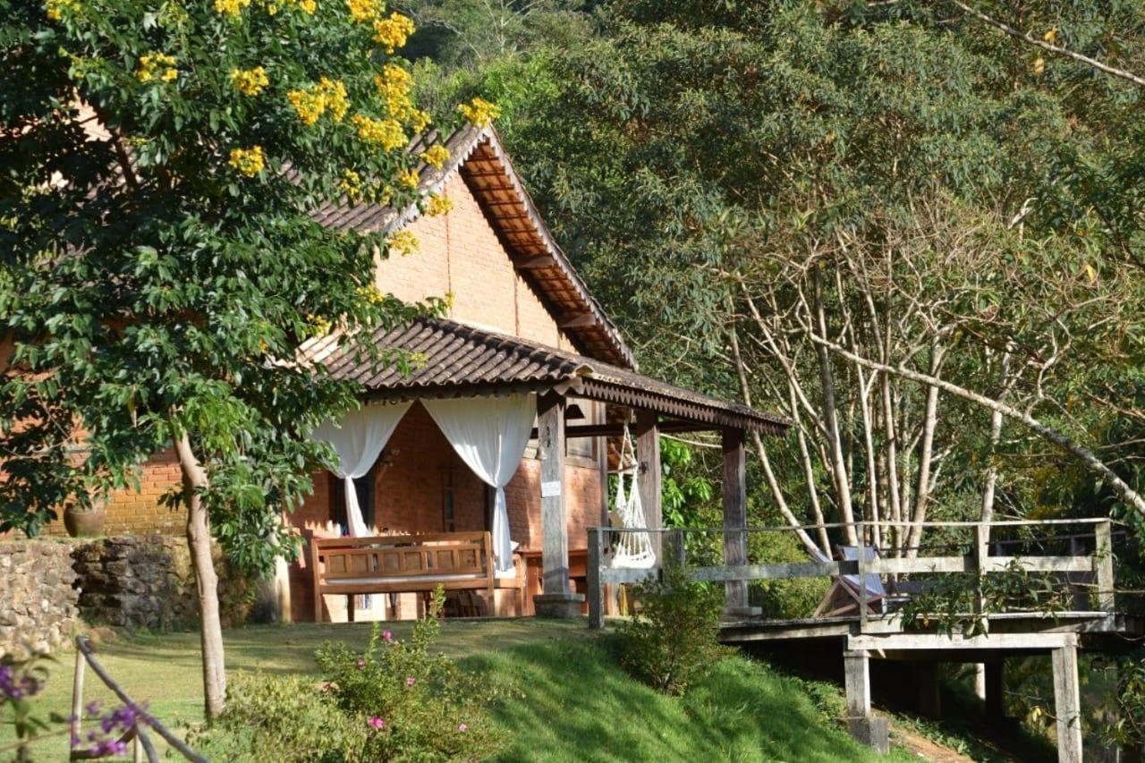 Vale Quaresmeiras Pedra Menina